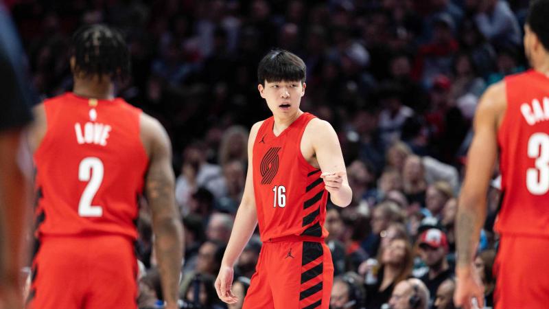 杜兰特关键中投命中，全场欢呼（杜兰特关键时刻中投命中，全场沸腾）