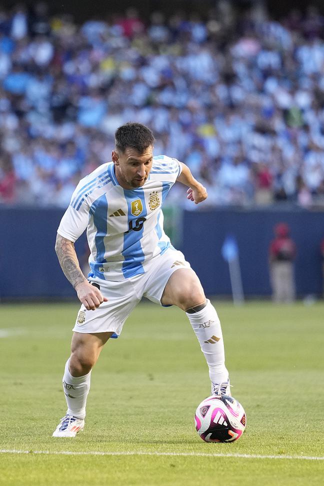 罗马诺：除了巴萨，还有多家大俱乐部关注JJ-加布里埃尔（罗马诺：不止巴萨，多家豪门有意JJ-加布里埃尔）