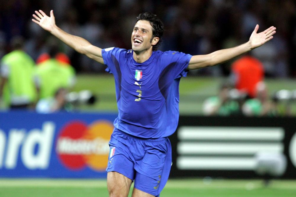 山东泰山今天下午在基地举行球迷开放日，一百多名球迷到场（山东泰山今日下午在基地举行球迷开放日，吸引百余名球迷到场）