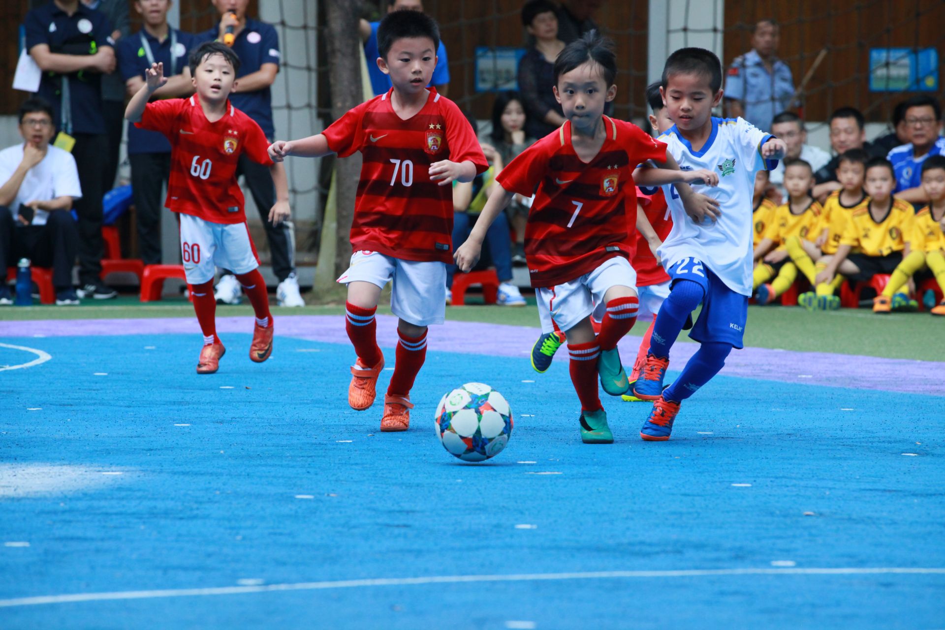 川超联赛公布多起争议判罚评议结果，多位裁判被停哨（川超联赛通报争议判罚评议结果：多名裁判被暂停执法）