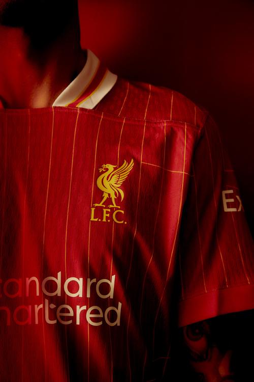 川超凉山队球员飞踹主裁，律师：或面临拘留、罚款和长期禁赛（川超凉山队球员怒踹主裁判，律师称或面临拘留、罚款及长期禁赛）