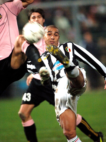 21世纪戴帽的巴萨球员：梅西48次断档领先，莱万4次跻身前五（巴萨21世纪帽子戏法榜：梅西48次遥遥领先，莱万4次跻身前五）