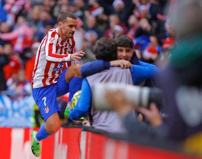 2.5倍!英超转播收入远高于西甲 皇马巴萨不如蜜蜂马竞难比副班长（英超转播收入高出西甲2.5倍：皇马巴萨不及蜜蜂，马竞难敌英超副班长）