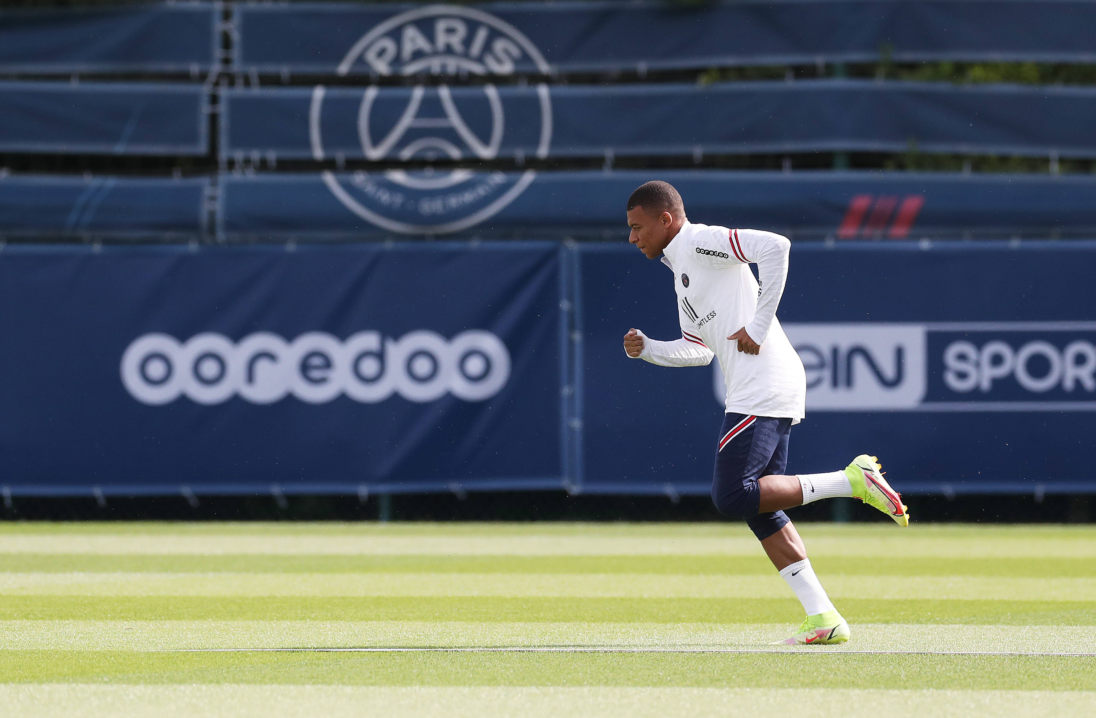 马奎尔和德里赫特确定无缘曼联的下一场比赛。（马奎尔、德里赫特确认缺席曼联下一战）