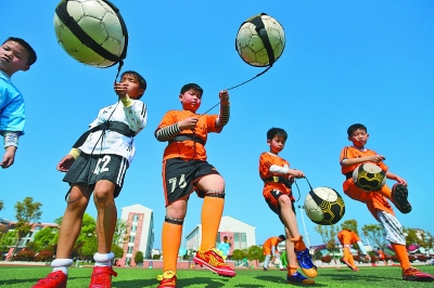 上演大四喜斩获金靴，法比奥当选中超官方第30轮最佳球员（法比奥独中四元加冕金靴，荣膺中超第30轮官方最佳球员）