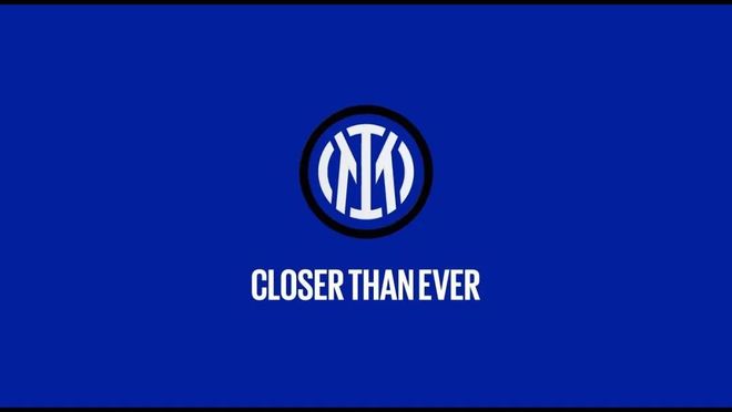 TA：因现代足球重视边路与攻防转换，菱形中场阵型已几乎绝迹（TA：边路与攻防转换当道，菱形中场阵型几近消失）