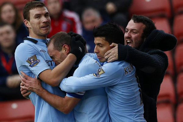 赫内斯：巴萨的债务超过13亿欧元，但在西甲却相安无事（赫内斯：巴萨负债逾13亿欧元，西甲征战却未受影响）