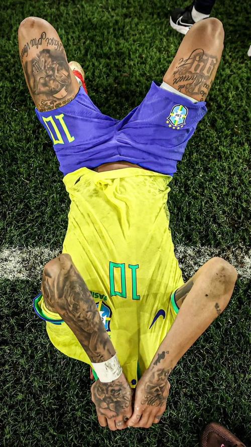 官方：除了被停赛一场之外，阿莱格里还被罚款1万欧元（官方通报：阿莱格里被禁赛一场并罚款1万欧元）