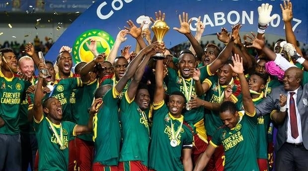 第三局针对正手突破！王楚钦1-2弗朗西斯卡！国乒6-3领先德国！（第三局主攻对手正手见效，王楚钦暂1比2落后弗朗西斯卡，国乒总分6比3领先德国）