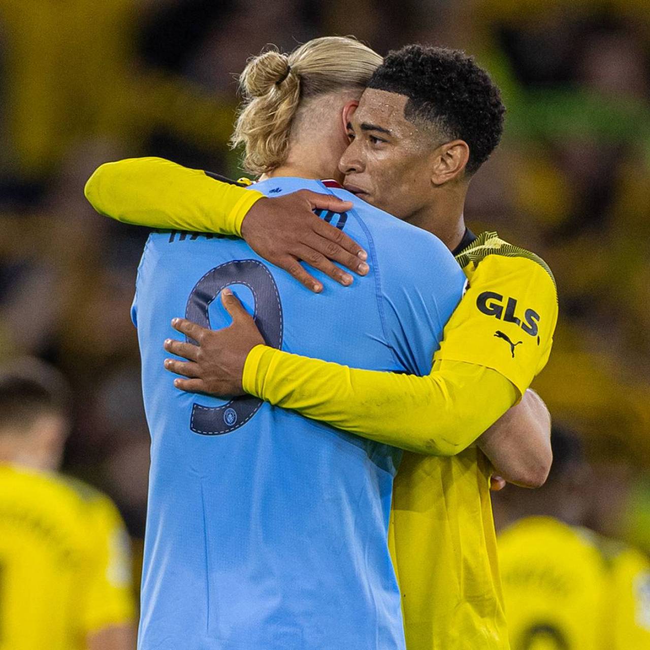 足球西甲双雄同日失分，冠军悬念再次被点燃（西甲双雄同日丢分，冠军之争重燃战火）